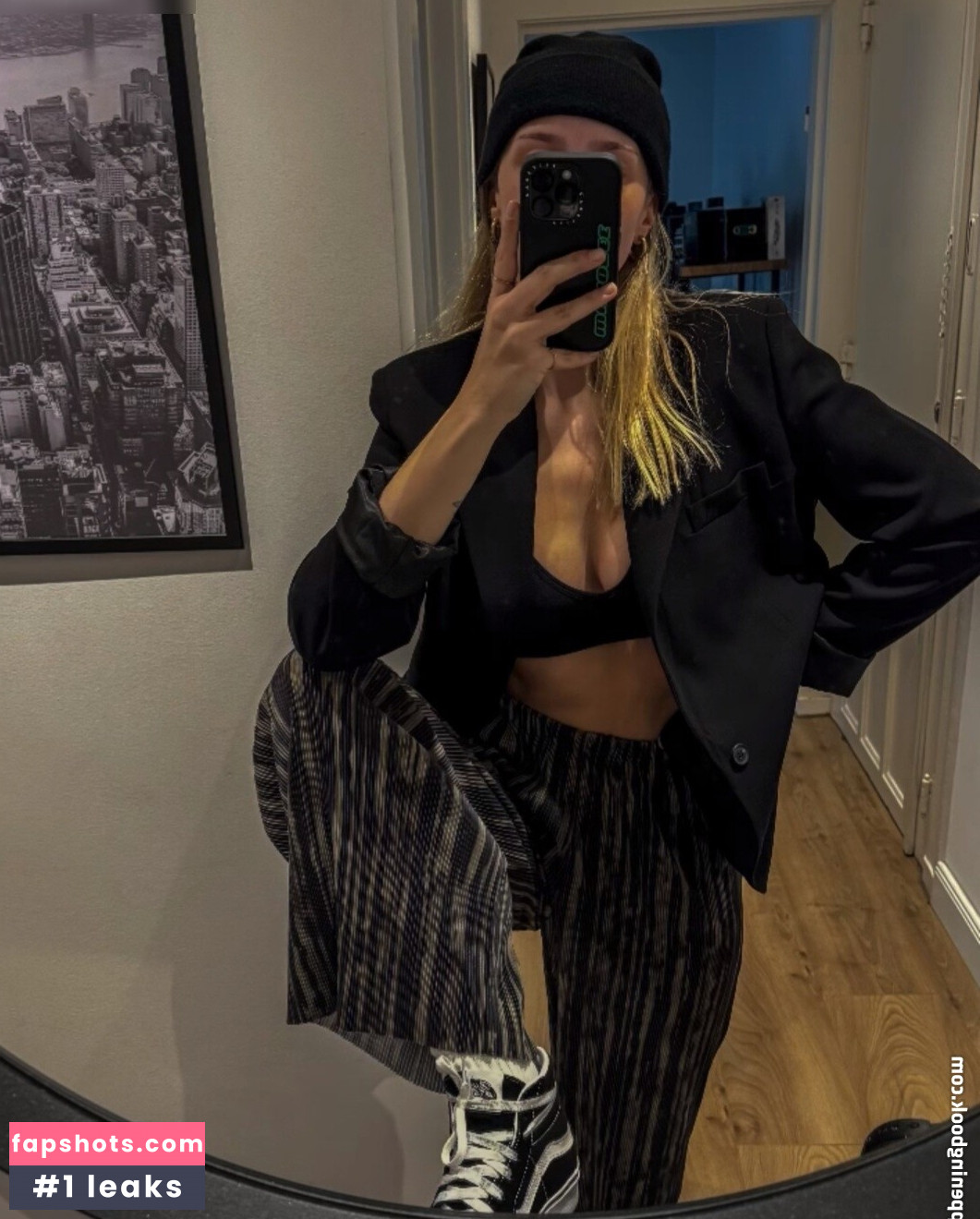 Mayo Dee gallery photo #17