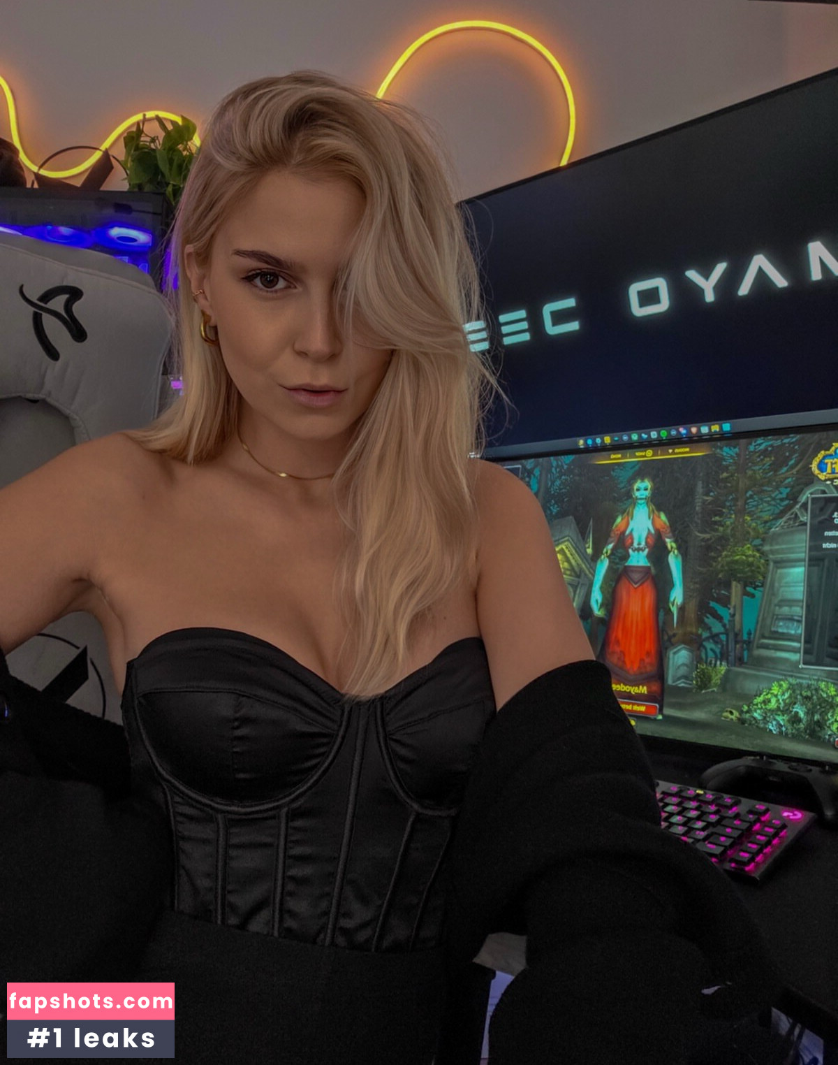 Mayo Dee gallery photo #3