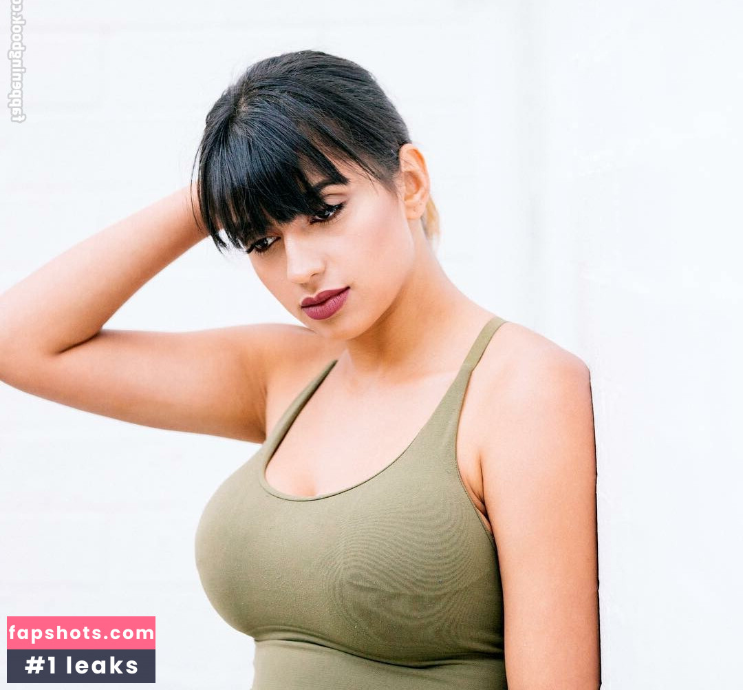 Mays Benatti nude babe gallery