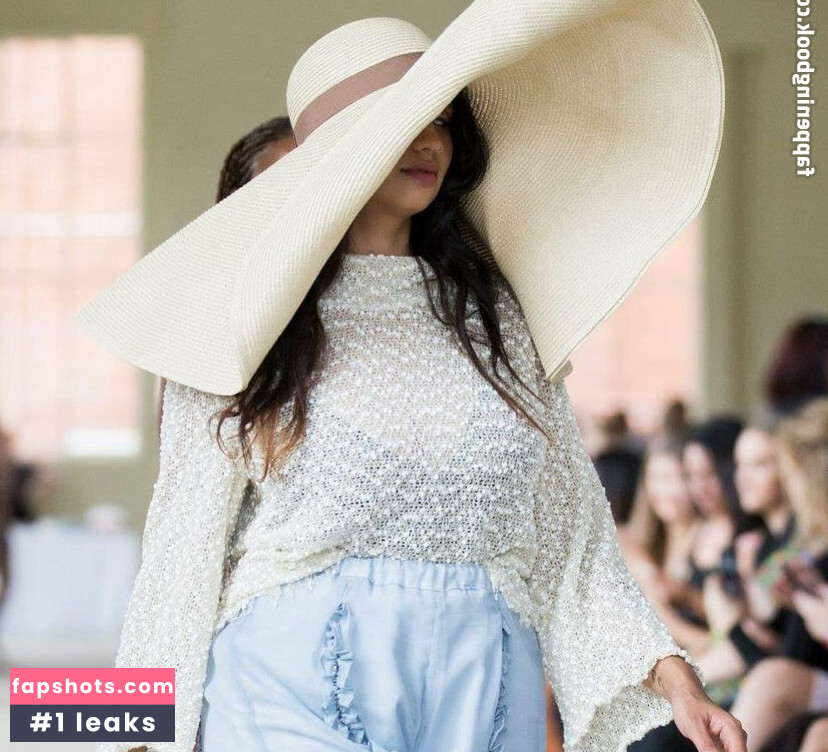 Mays Benatti gallery photo #26