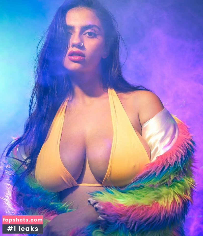 Mays Benatti gallery photo #29