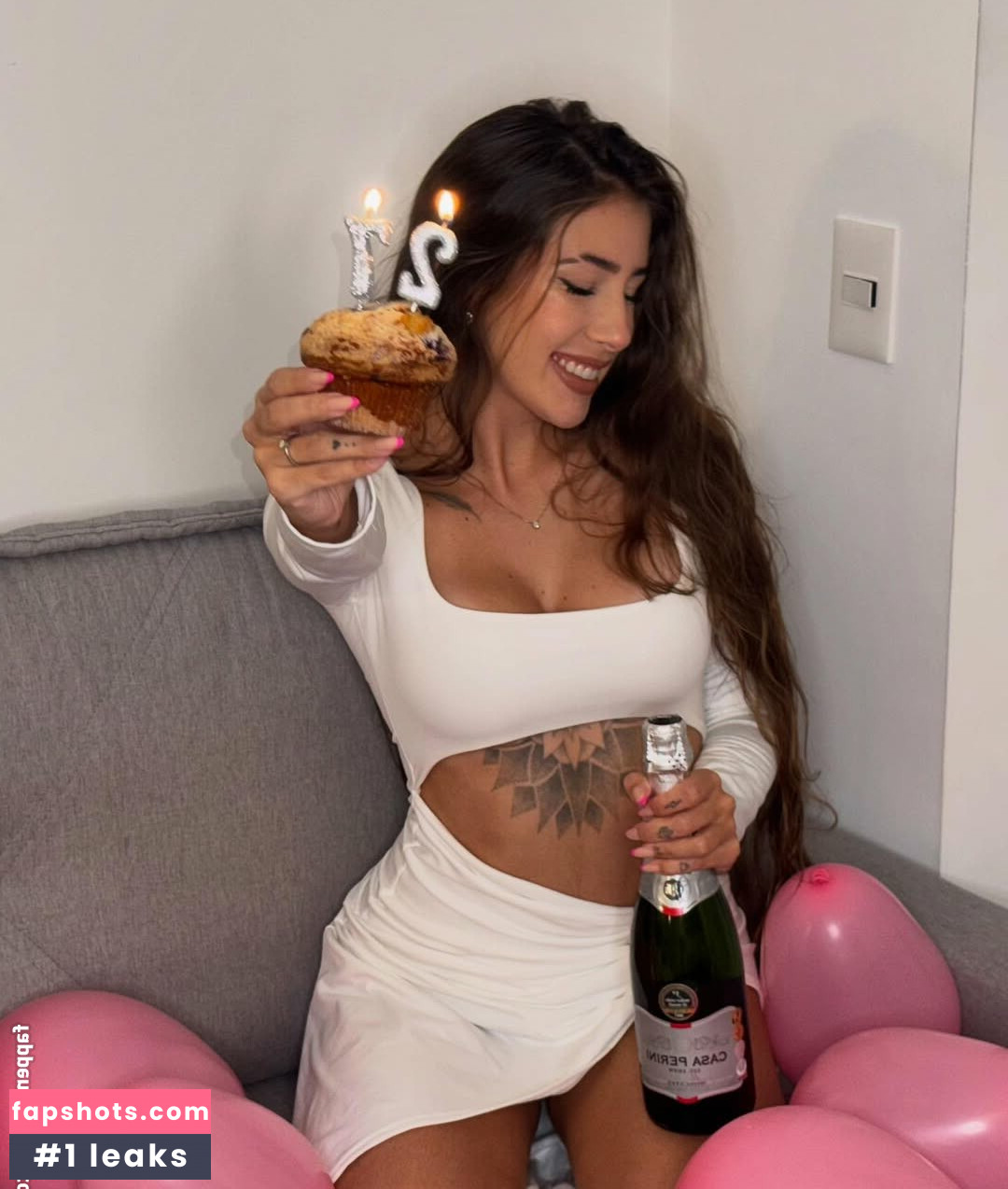 MC Julieta gallery photo #16