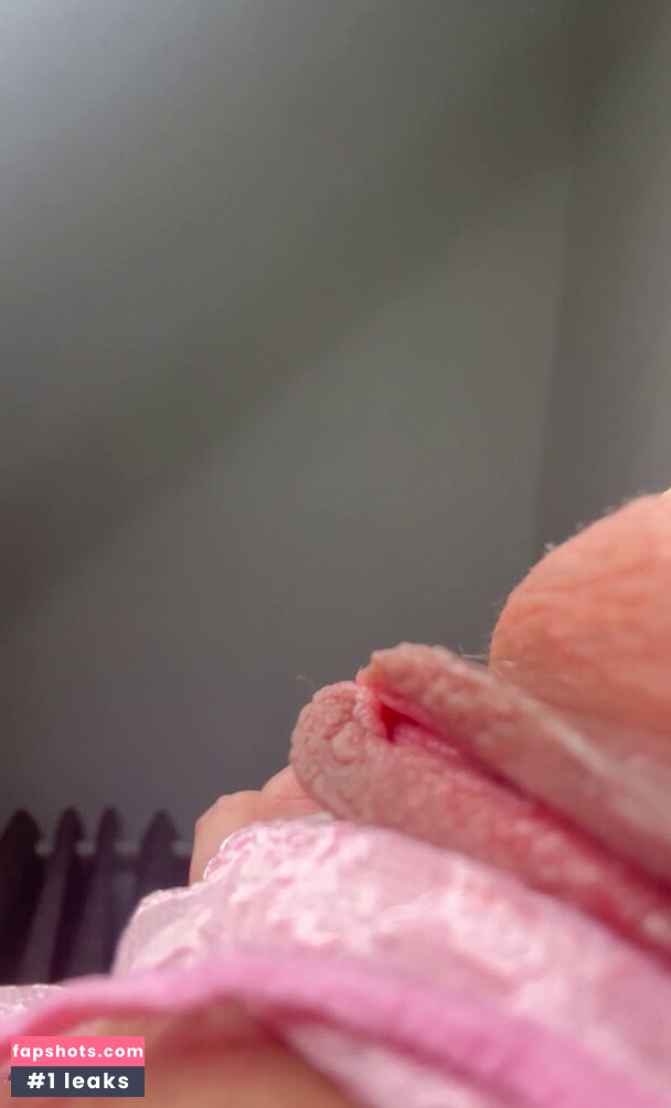 MC Mayara gallery photo #21