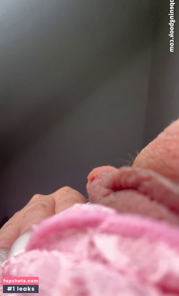 MC Mayara gallery photo #26