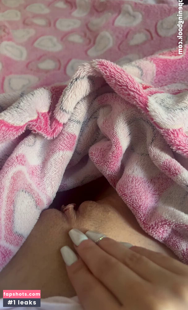 MC Mayara gallery photo #33