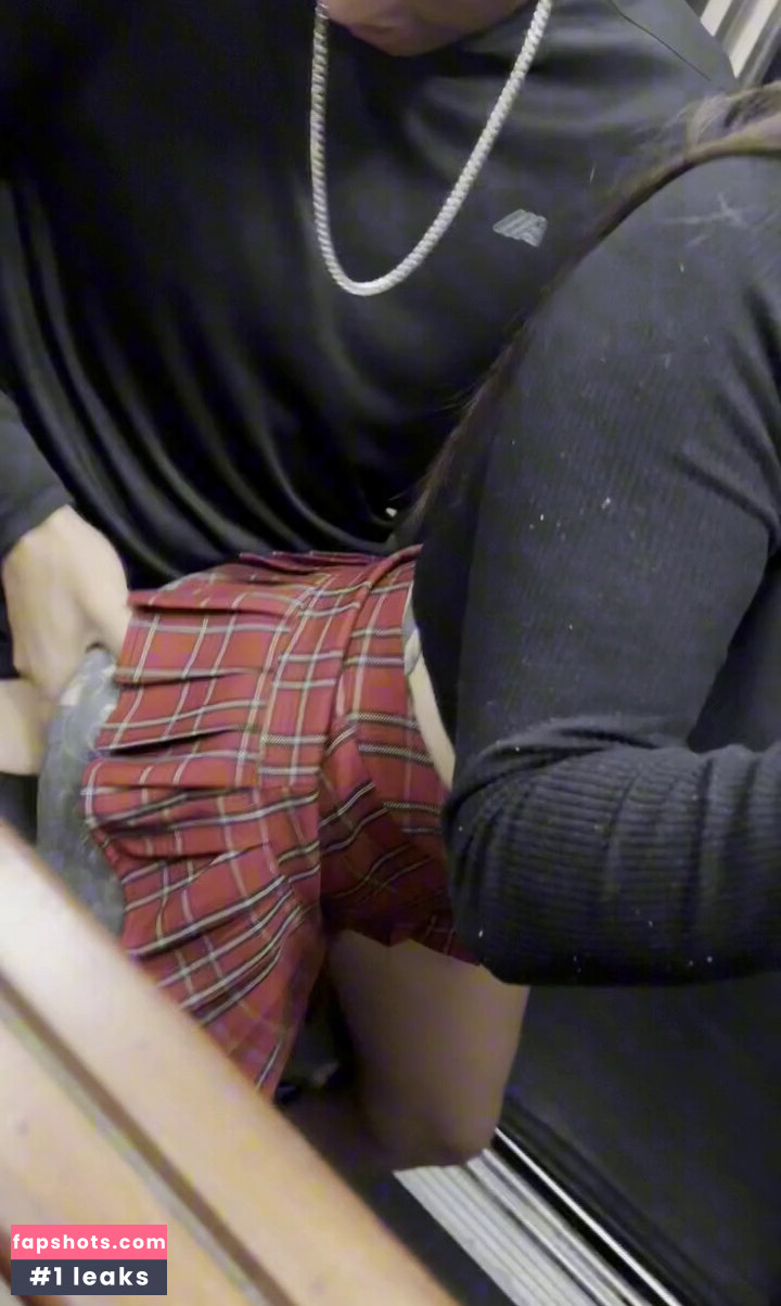 MC Mayara gallery photo #59