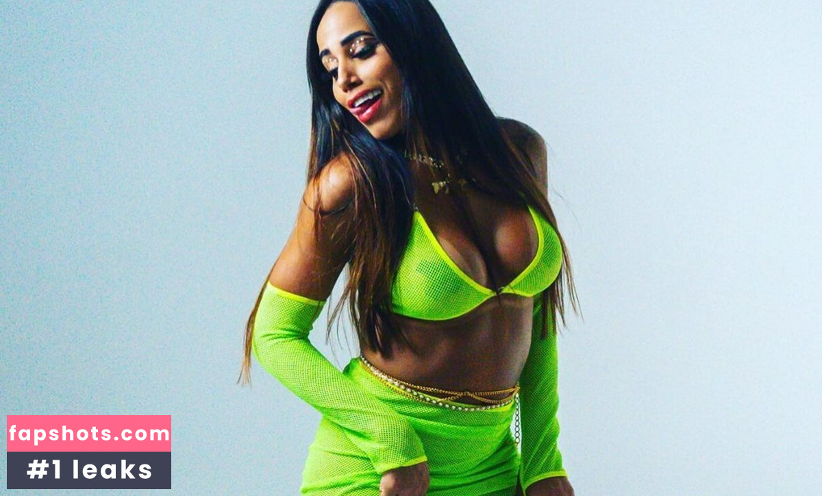 MC Naninha gallery photo #5