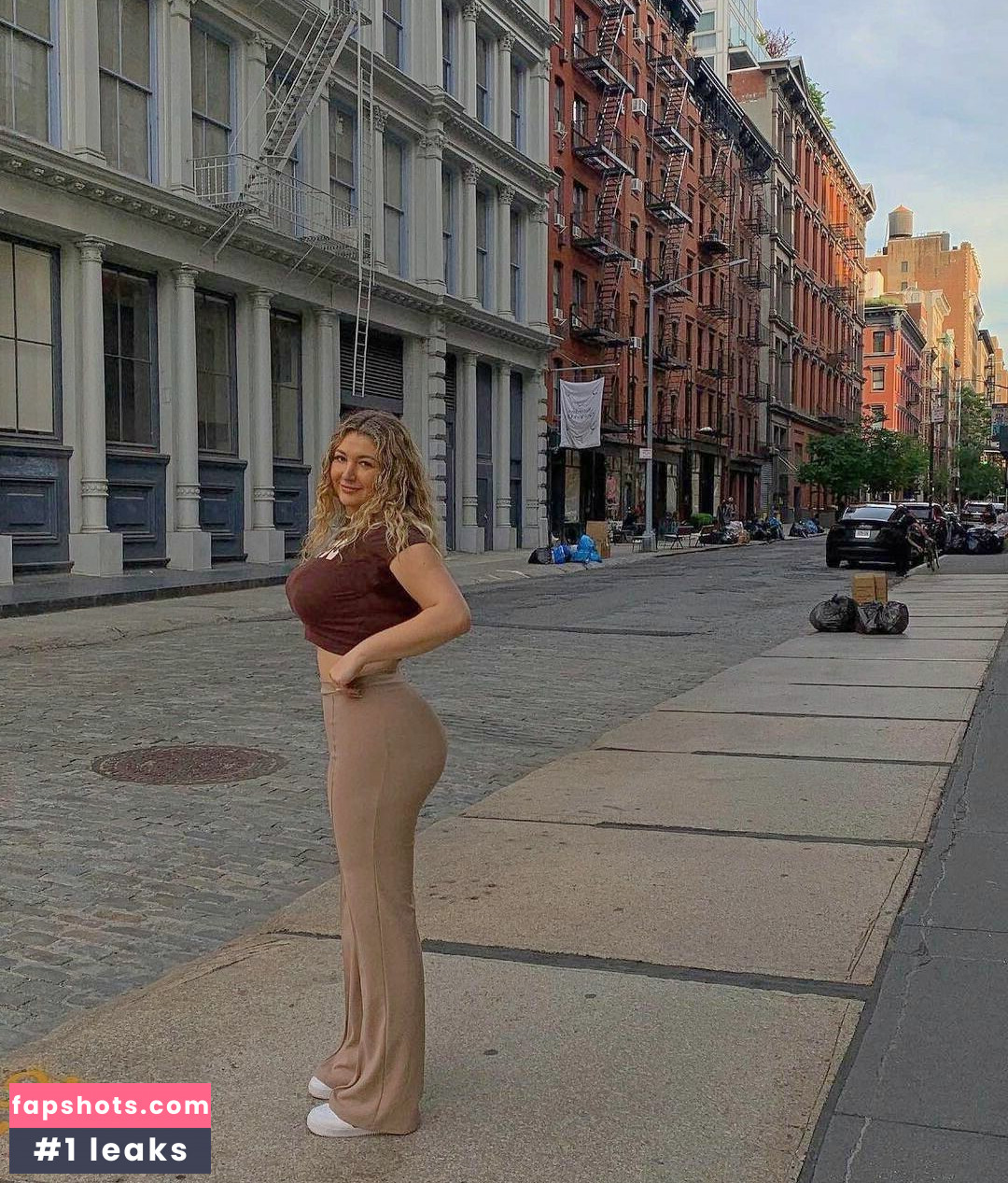 meakelena gallery photo #2