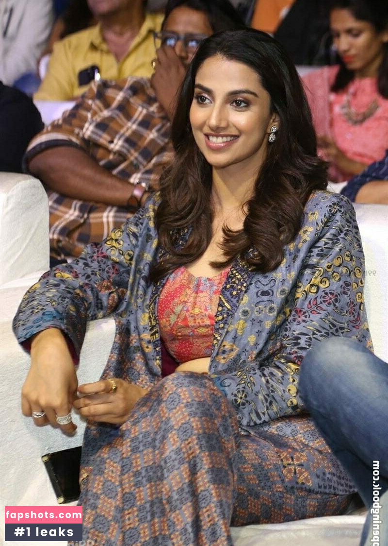 Meenakshi Chaudhary gallery photo #4