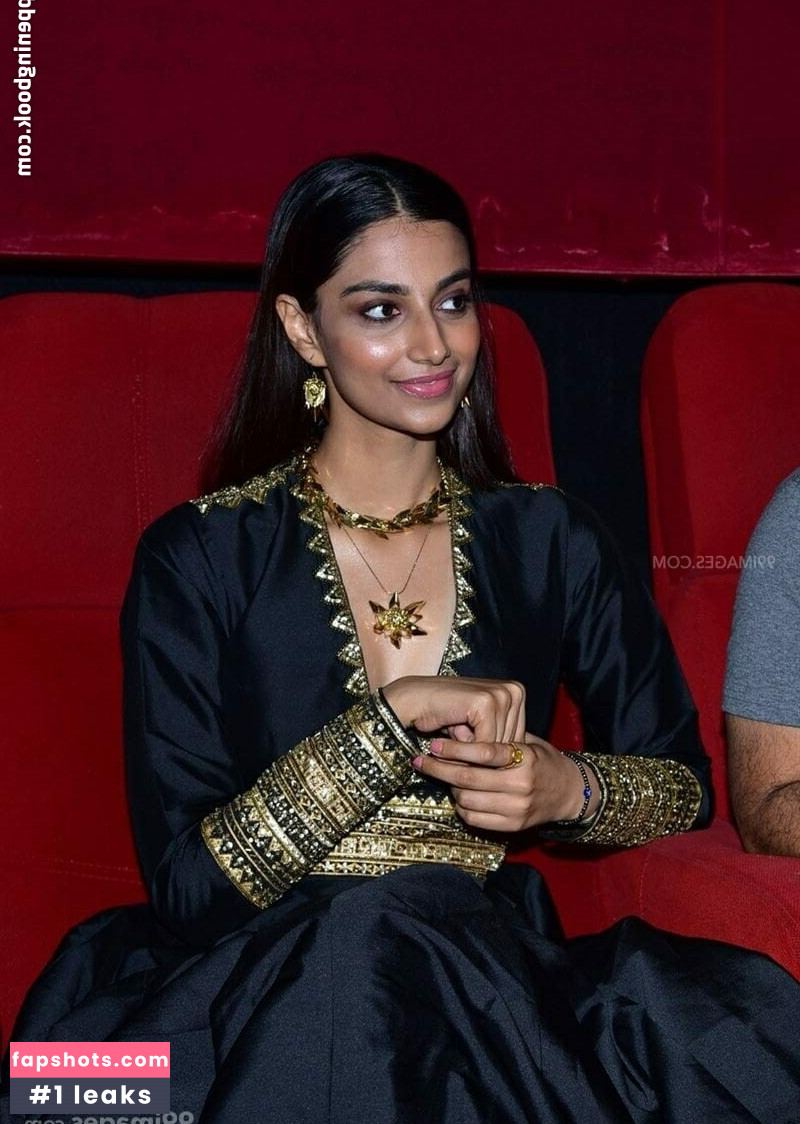 Meenakshi Chaudhary gallery photo #38