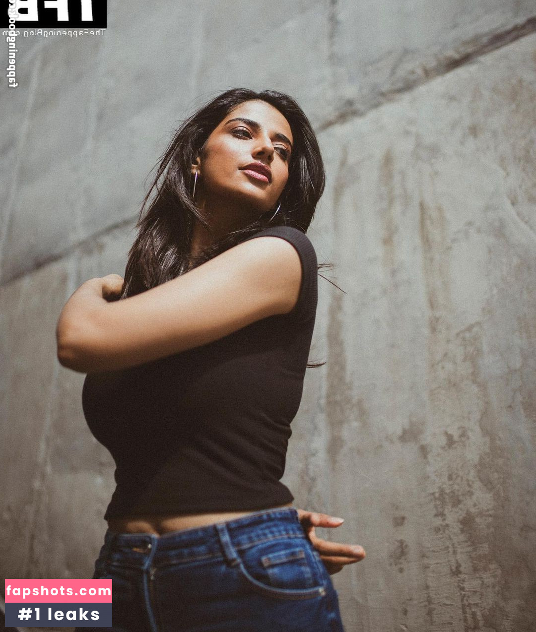 Meenakshii Chaudhary gallery photo #11