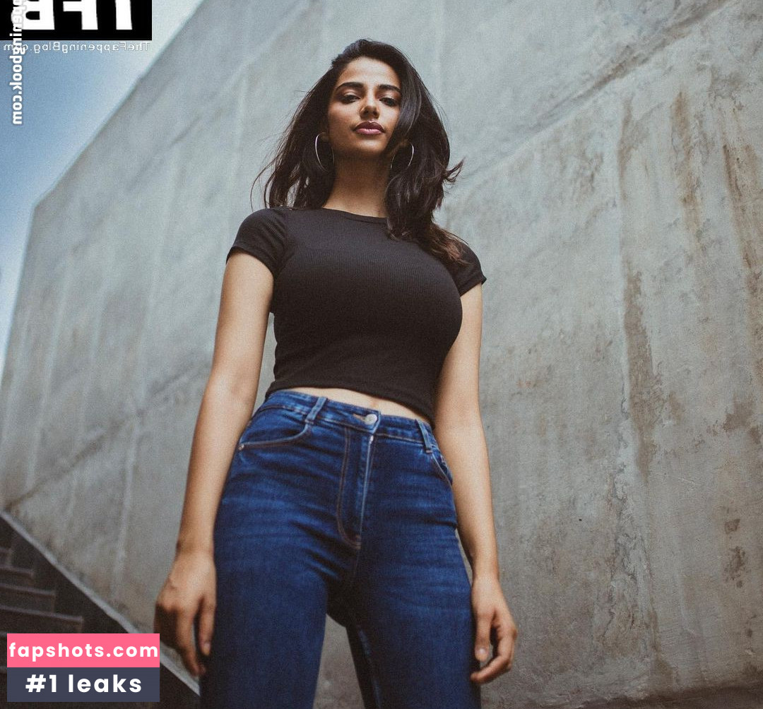 Meenakshii Chaudhary gallery photo #4