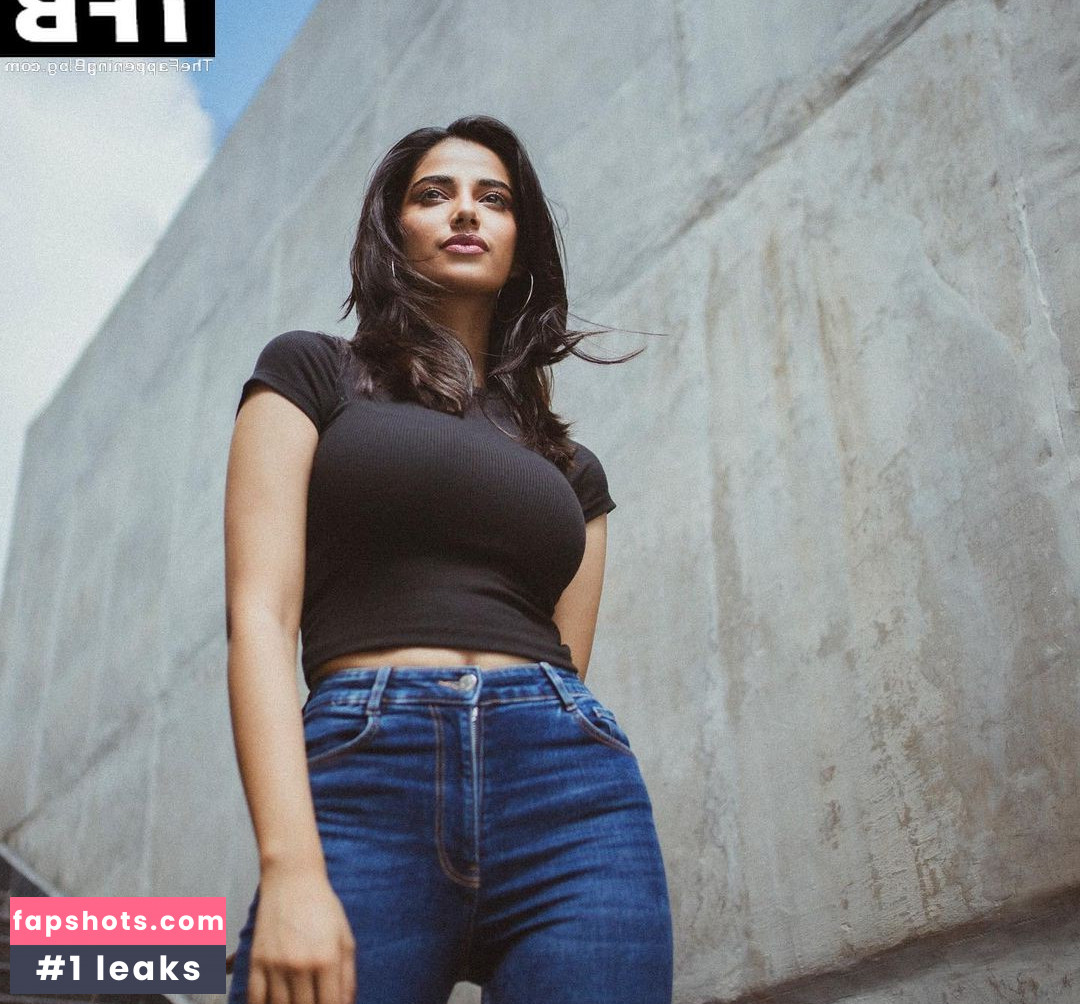 Meenakshii Chaudhary gallery photo #7