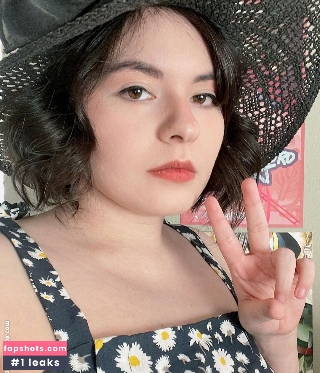 MegaMoeka nude babe gallery