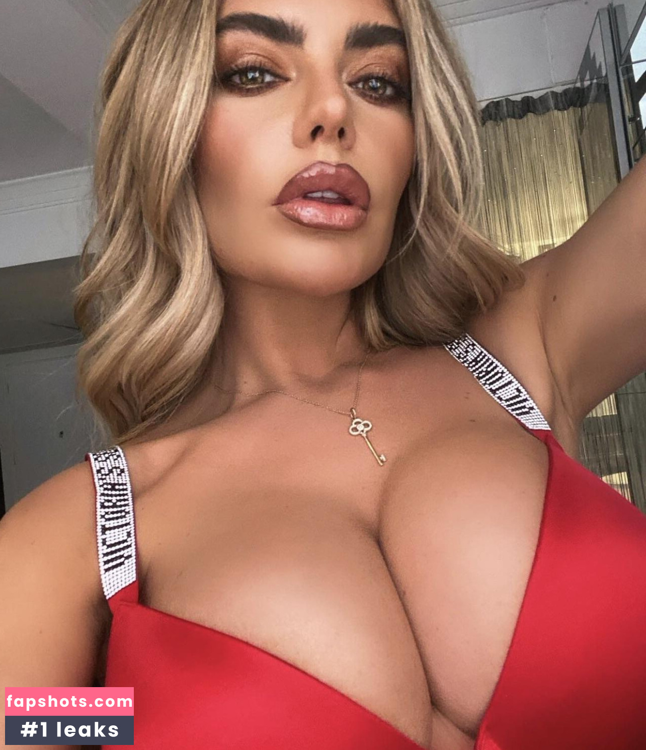 Megan Barton Hanson gallery photo #112