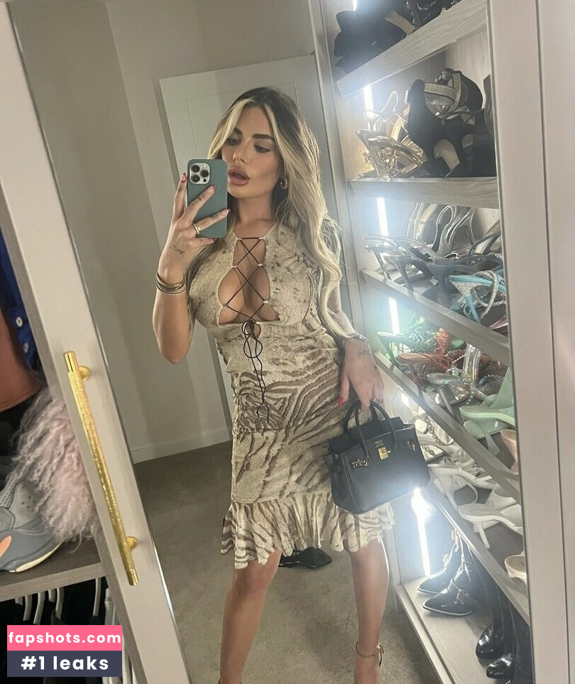 Megan Barton Hanson gallery photo #16