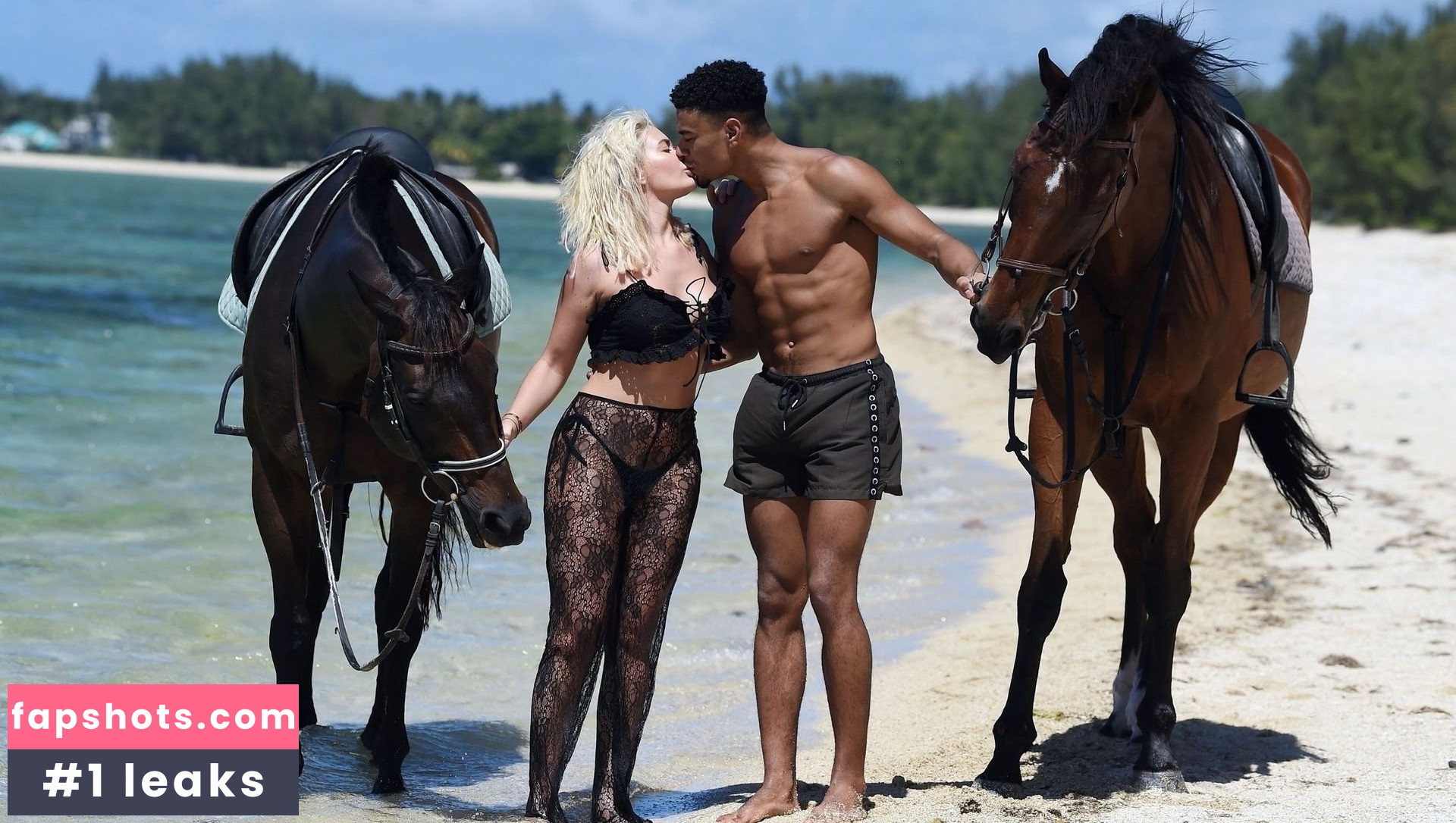 Megan Barton Hanson gallery photo #409