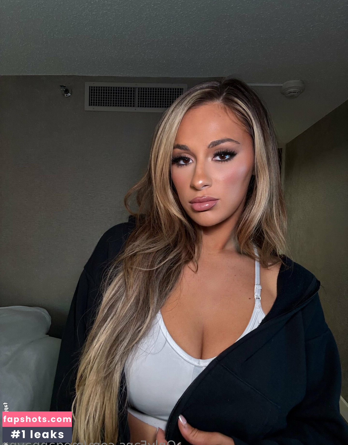 Megan Bayne gallery photo #4