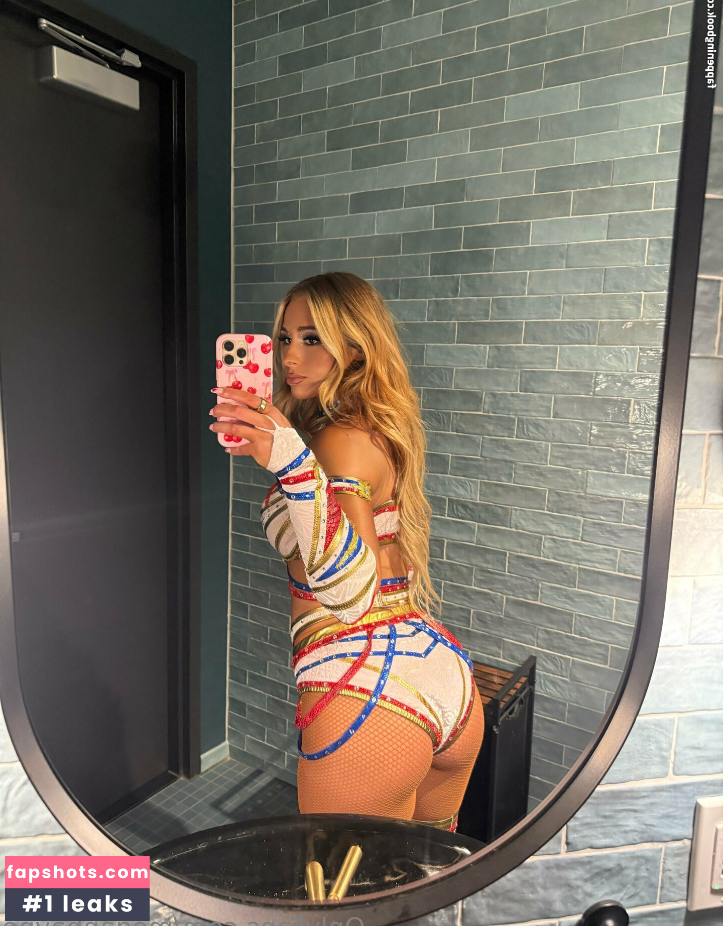 Megan Bayne gallery photo #34