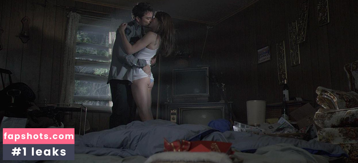 Megan Boone gallery photo #20