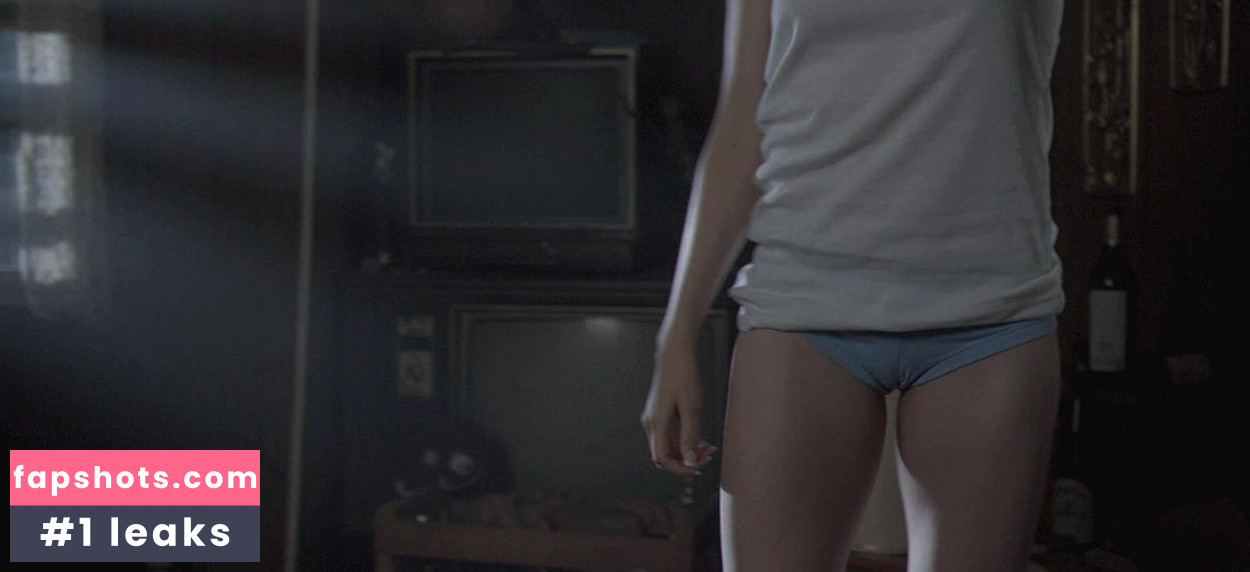 Megan Boone gallery photo #25