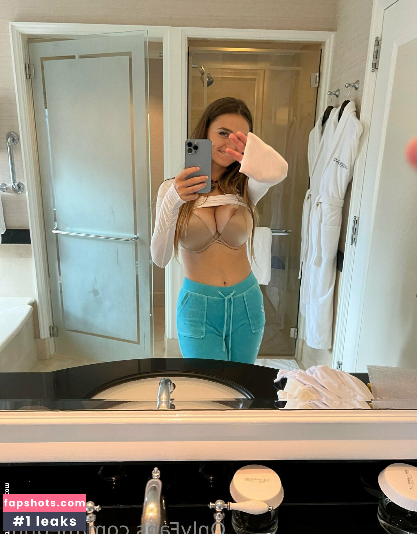 Megan Guthrie gallery photo #110