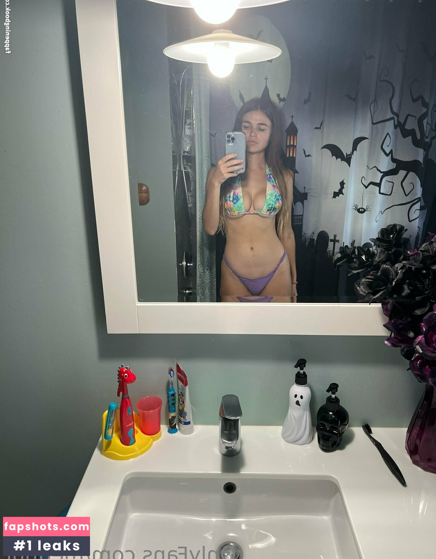 Megan Guthrie gallery photo #112