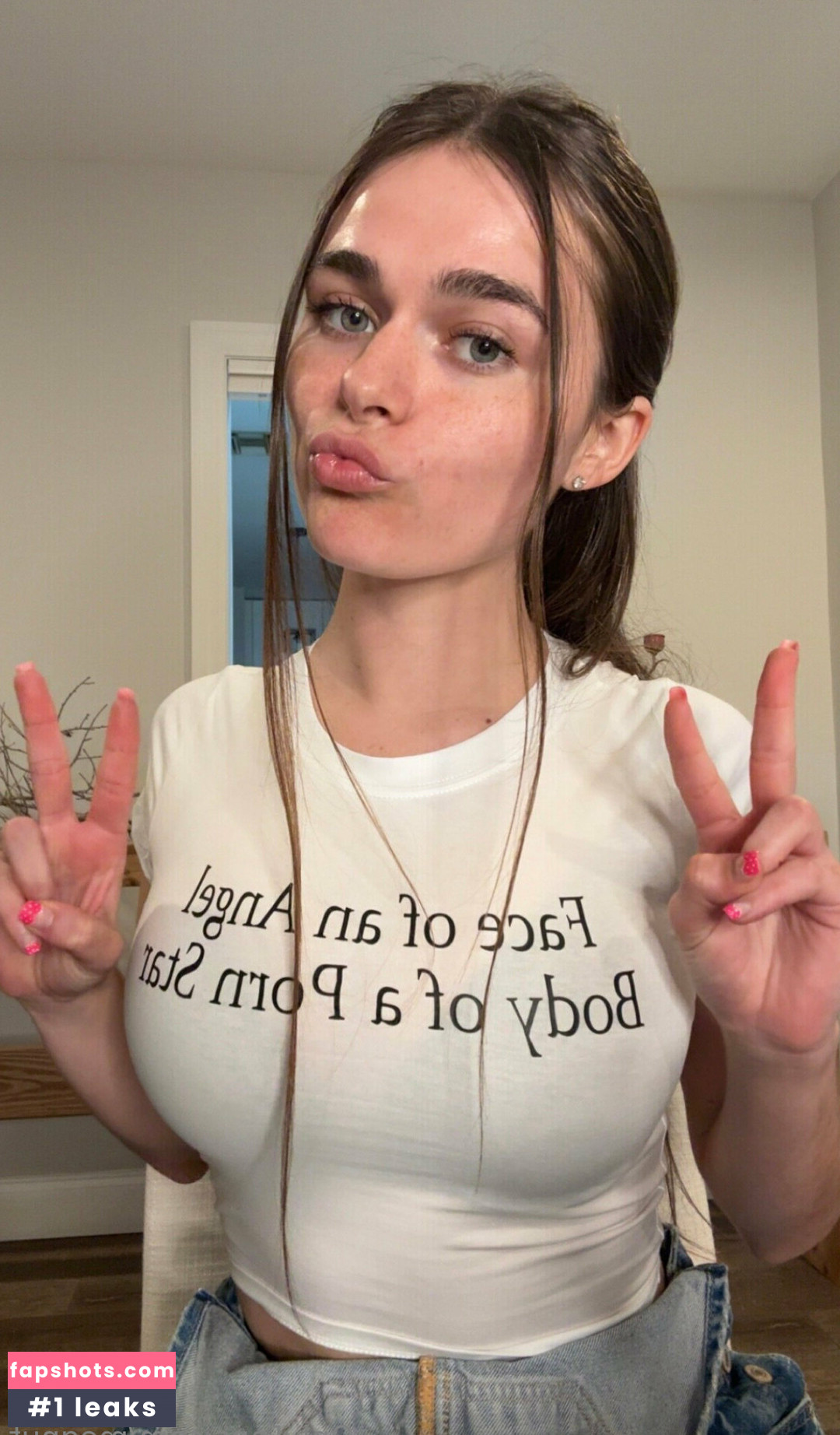 Megan Guthrie gallery photo #186