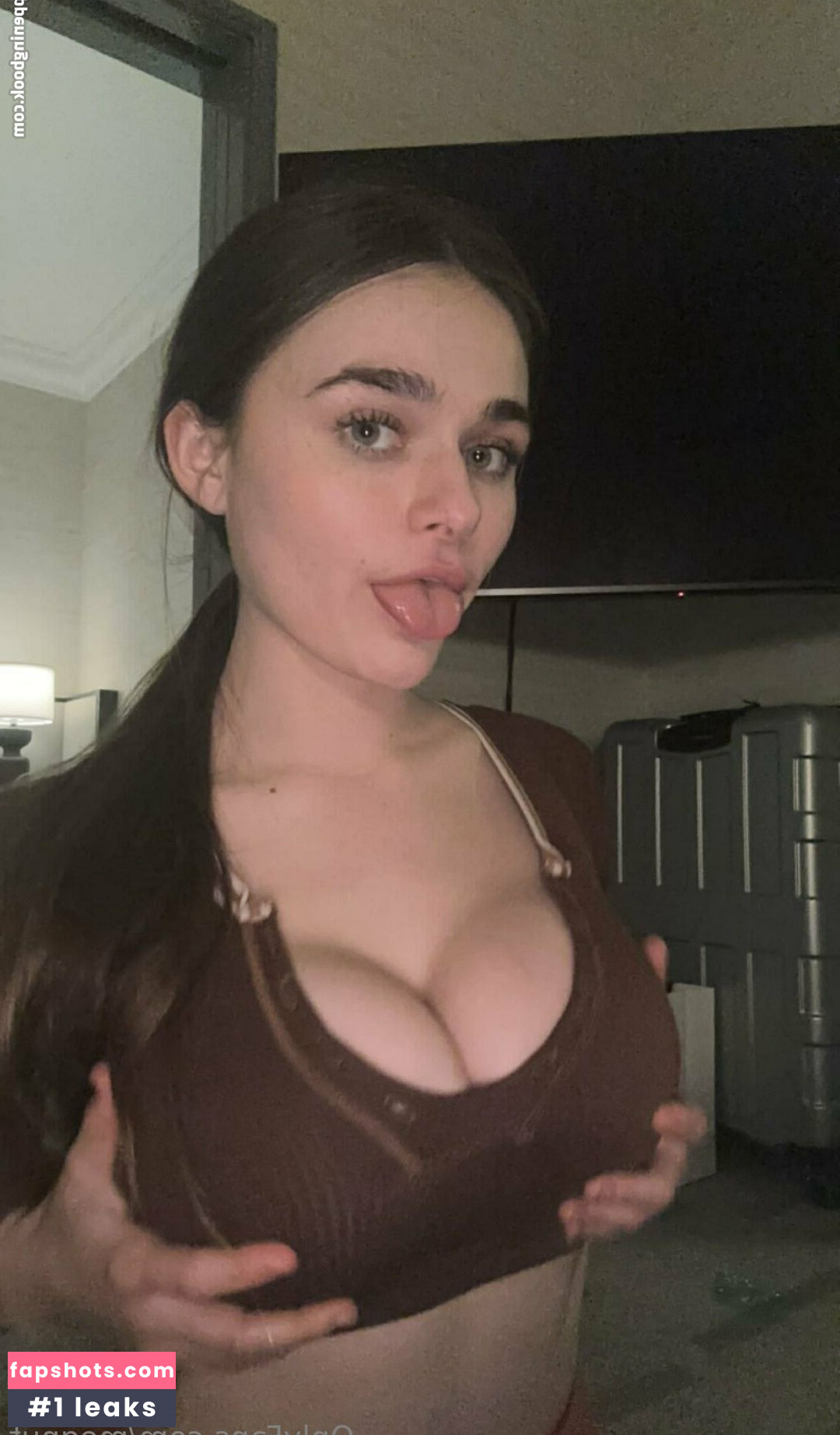 Megan Guthrie gallery photo #338