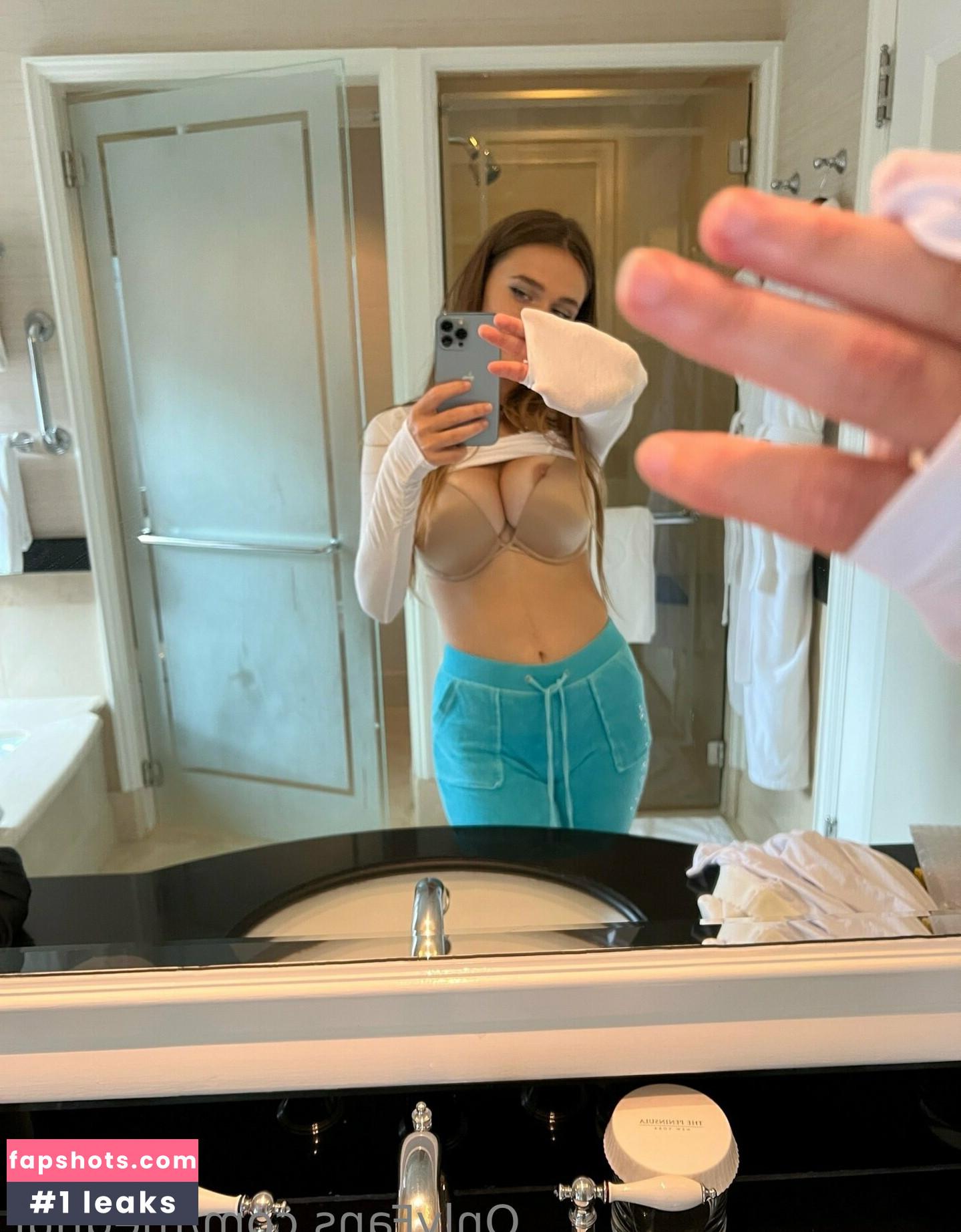 Megan Guthrie gallery photo #94