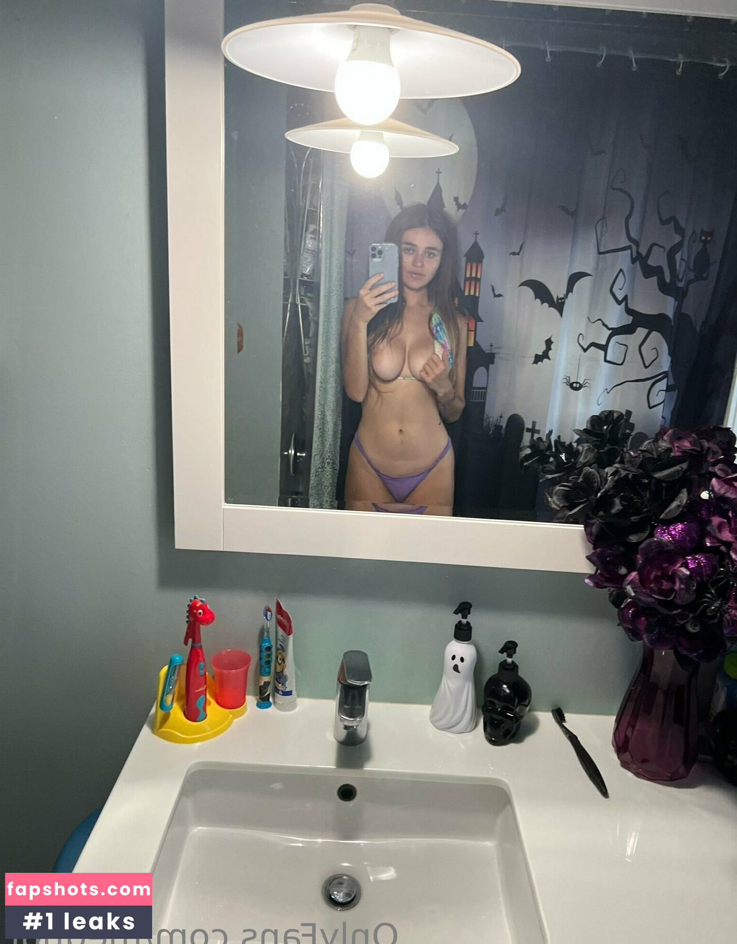 Megan Guthrie gallery photo #96