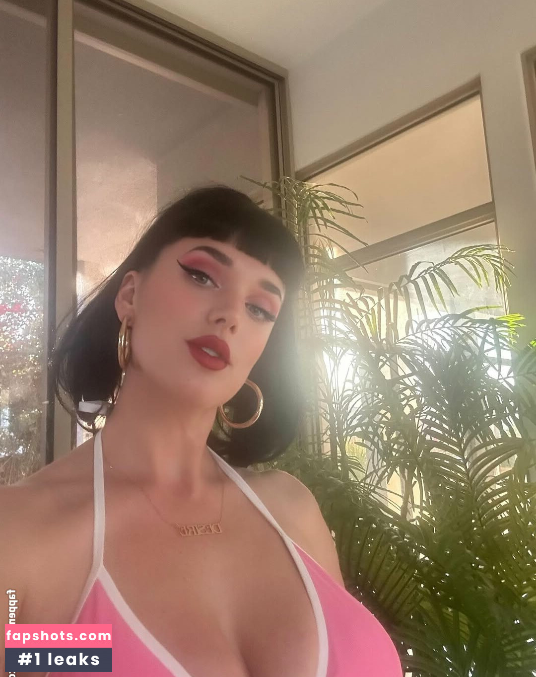 Megan Louise nude babe gallery