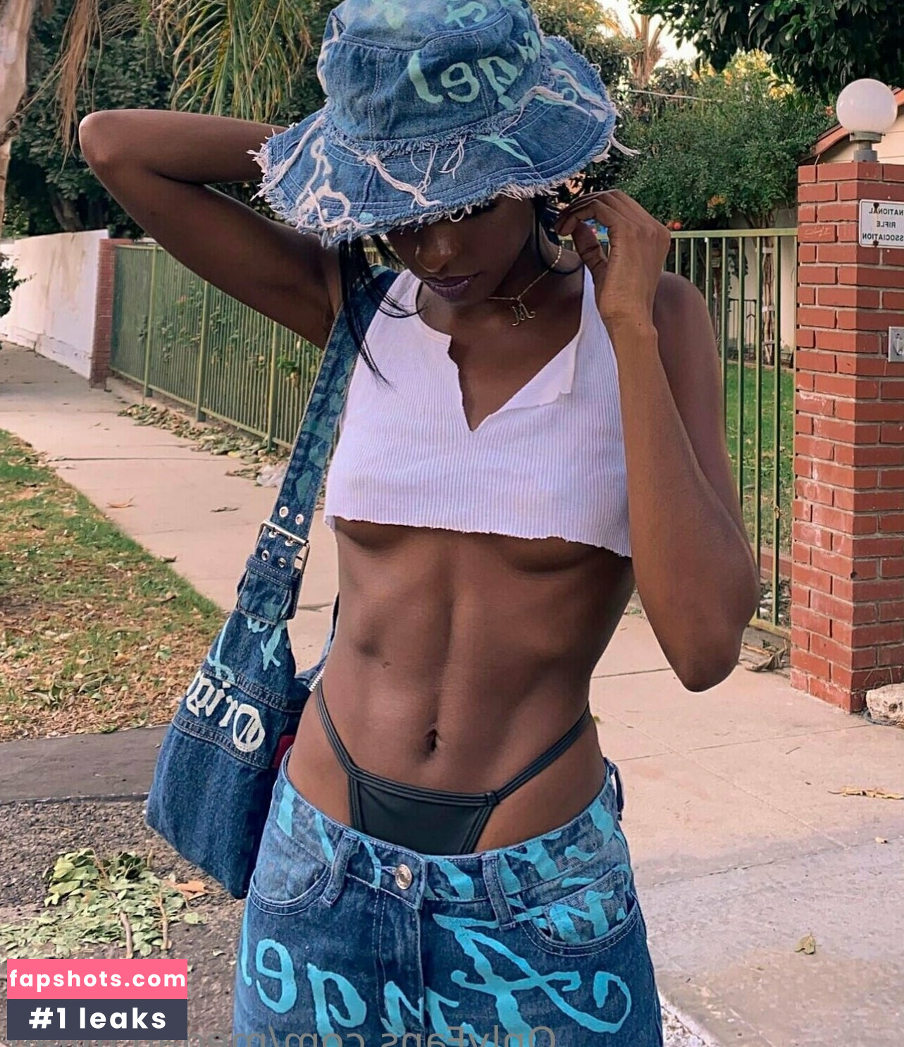 Megan.Milan gallery photo #7