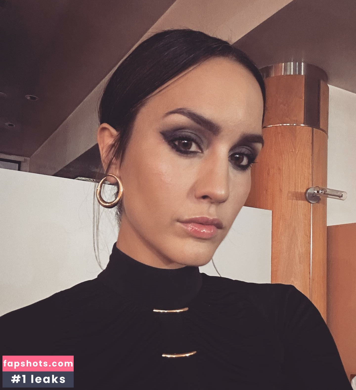 Megan Montaner gallery photo #13