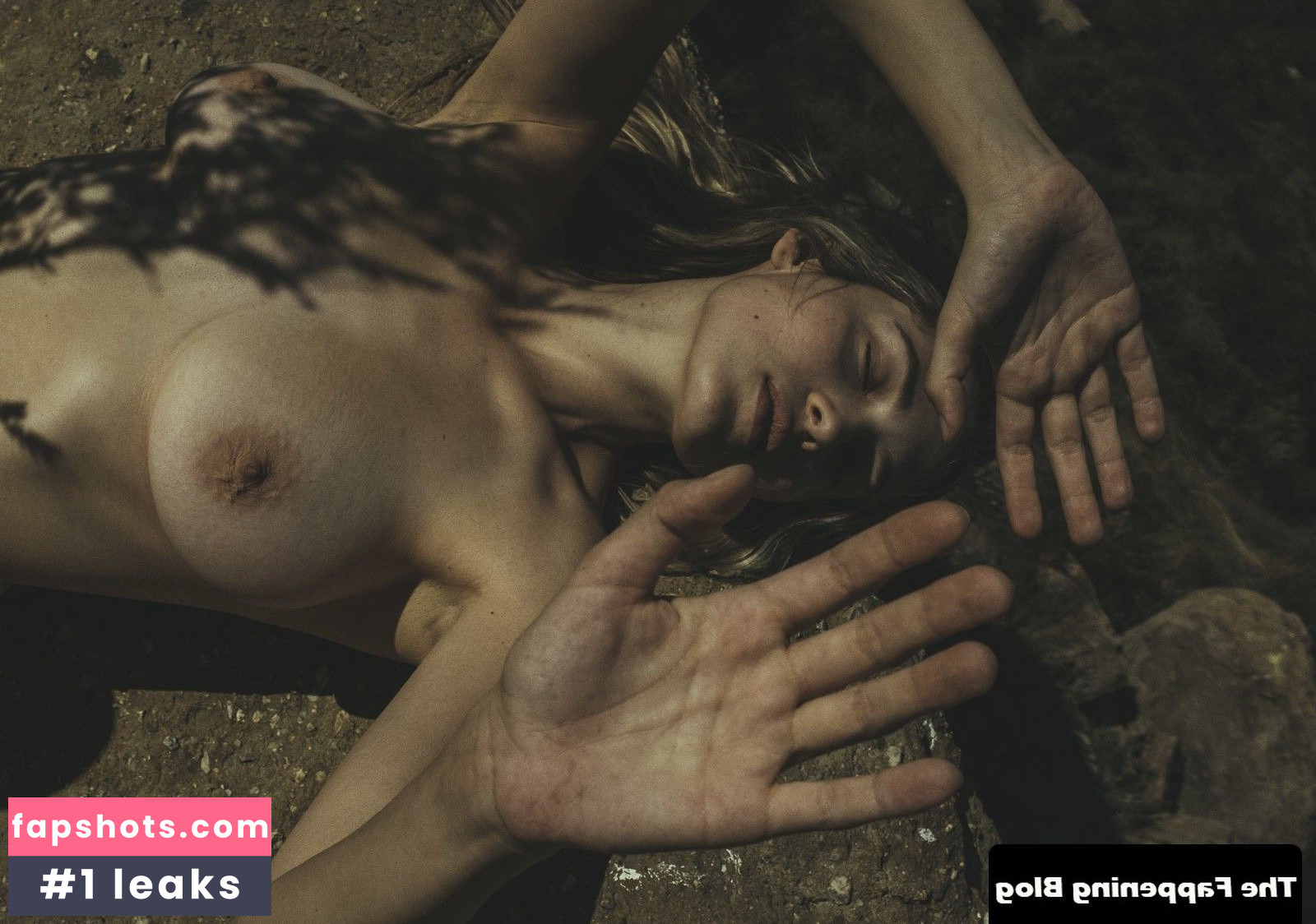 Megan Moore gallery photo #36