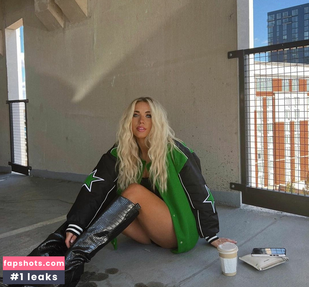 Megan Moroney gallery photo #54