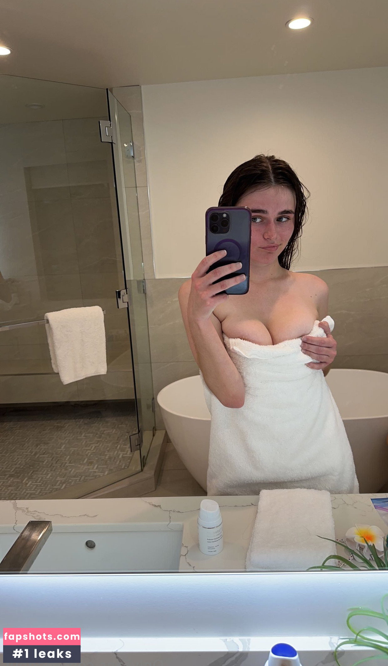 Megan Nutt gallery photo #469