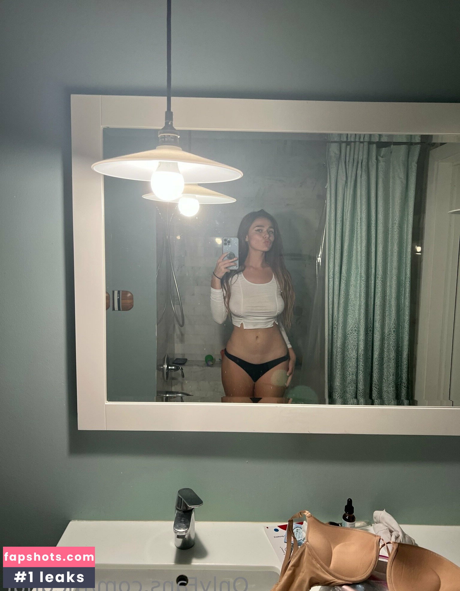 Megan Nutt gallery photo #1628