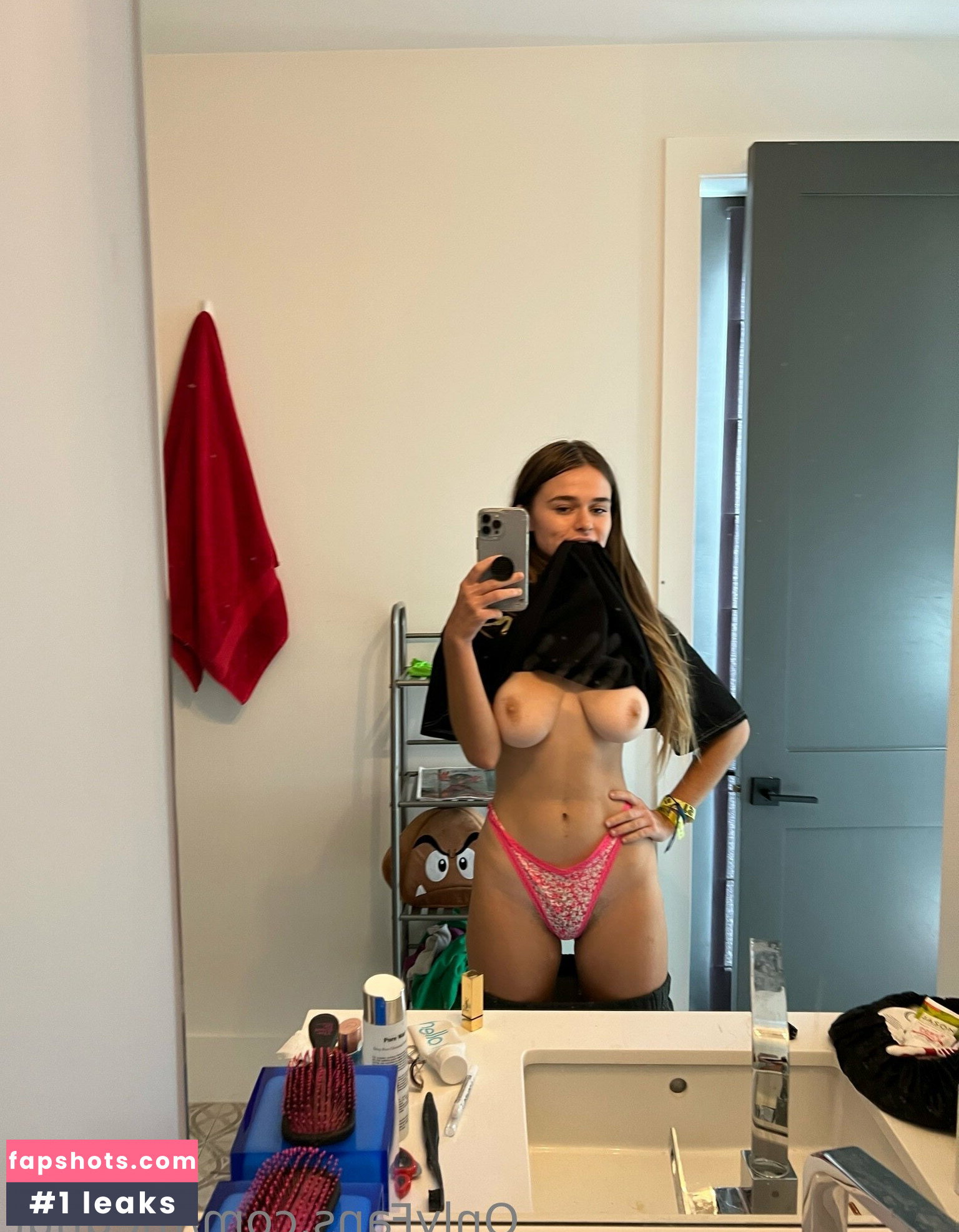 Megan Nutt gallery photo #98