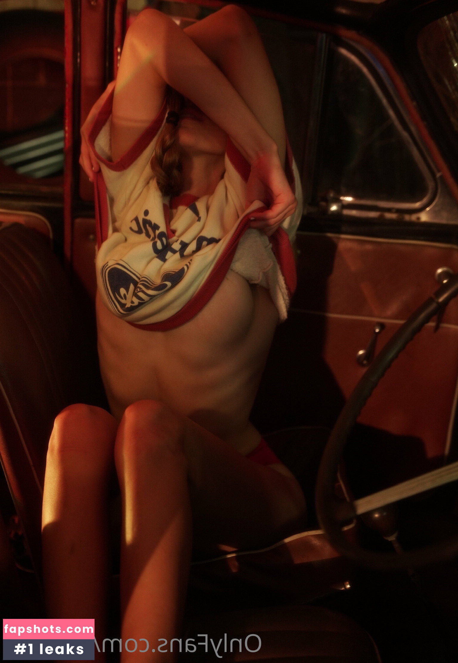 Megan Nutt gallery photo #702