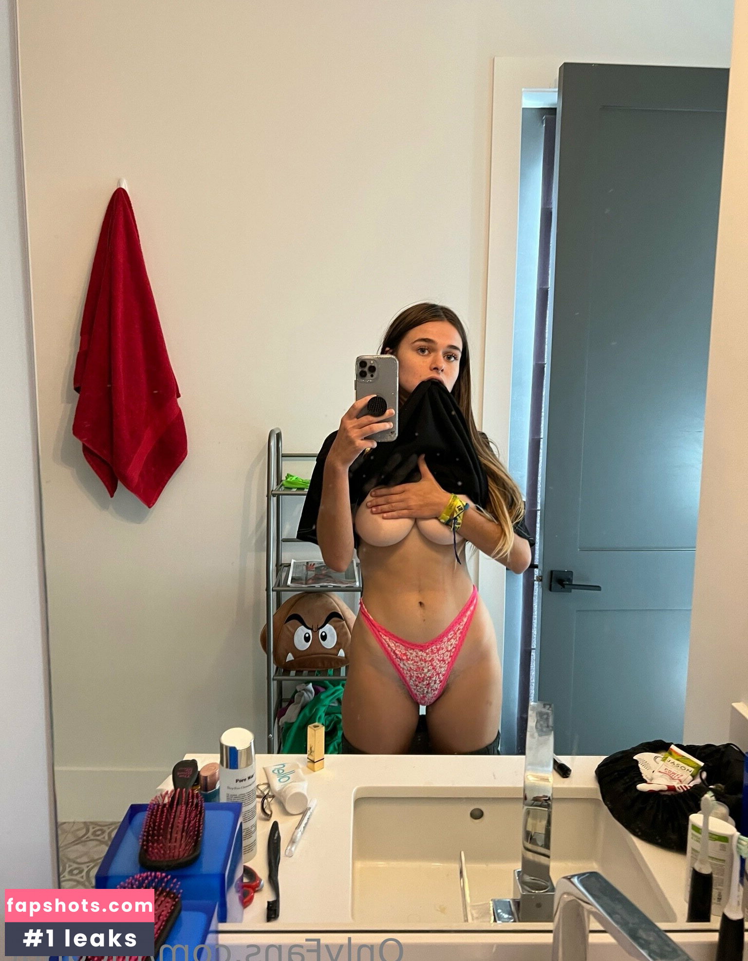 Megan Nutt gallery photo #636