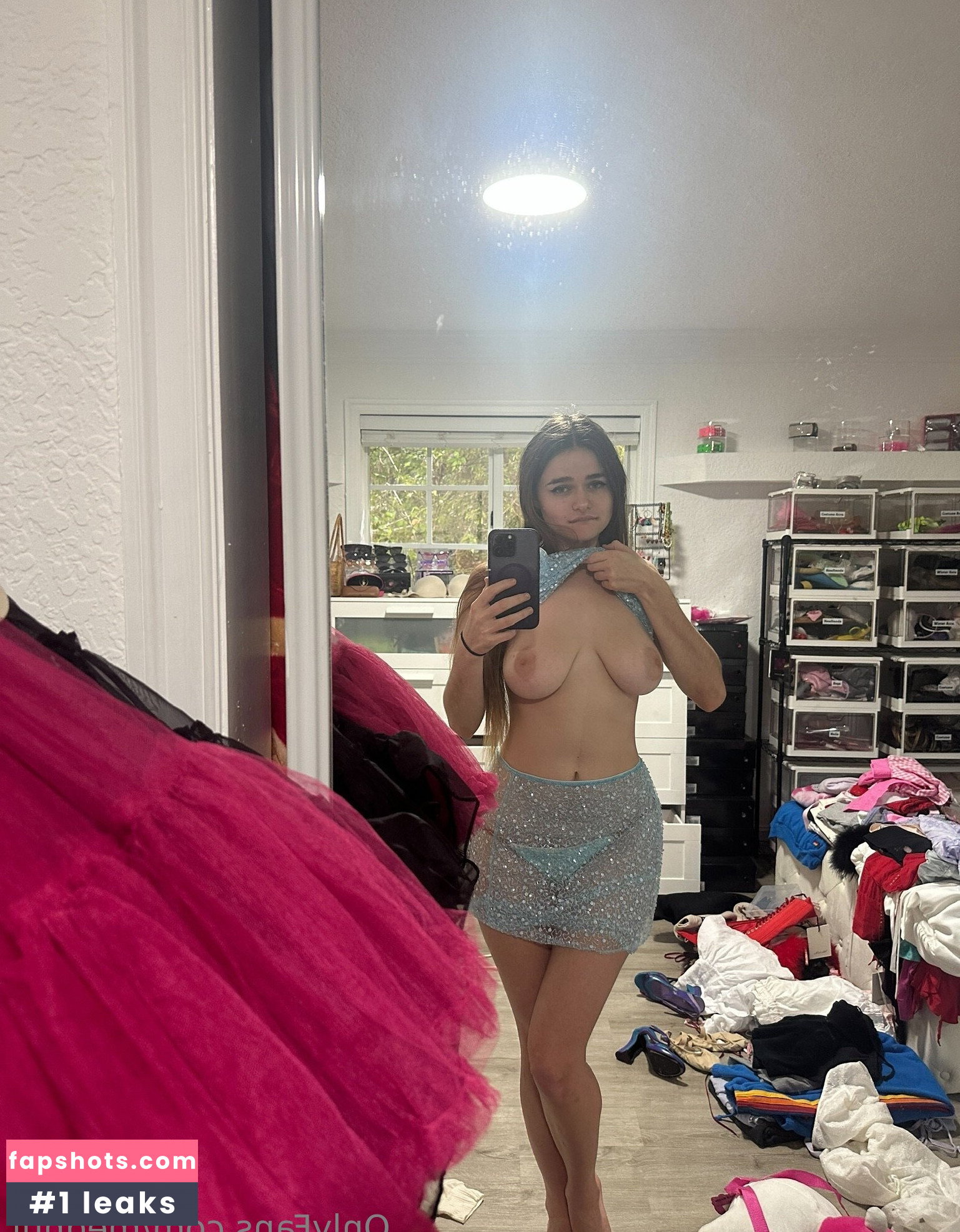 Megan Nutt gallery photo #2618