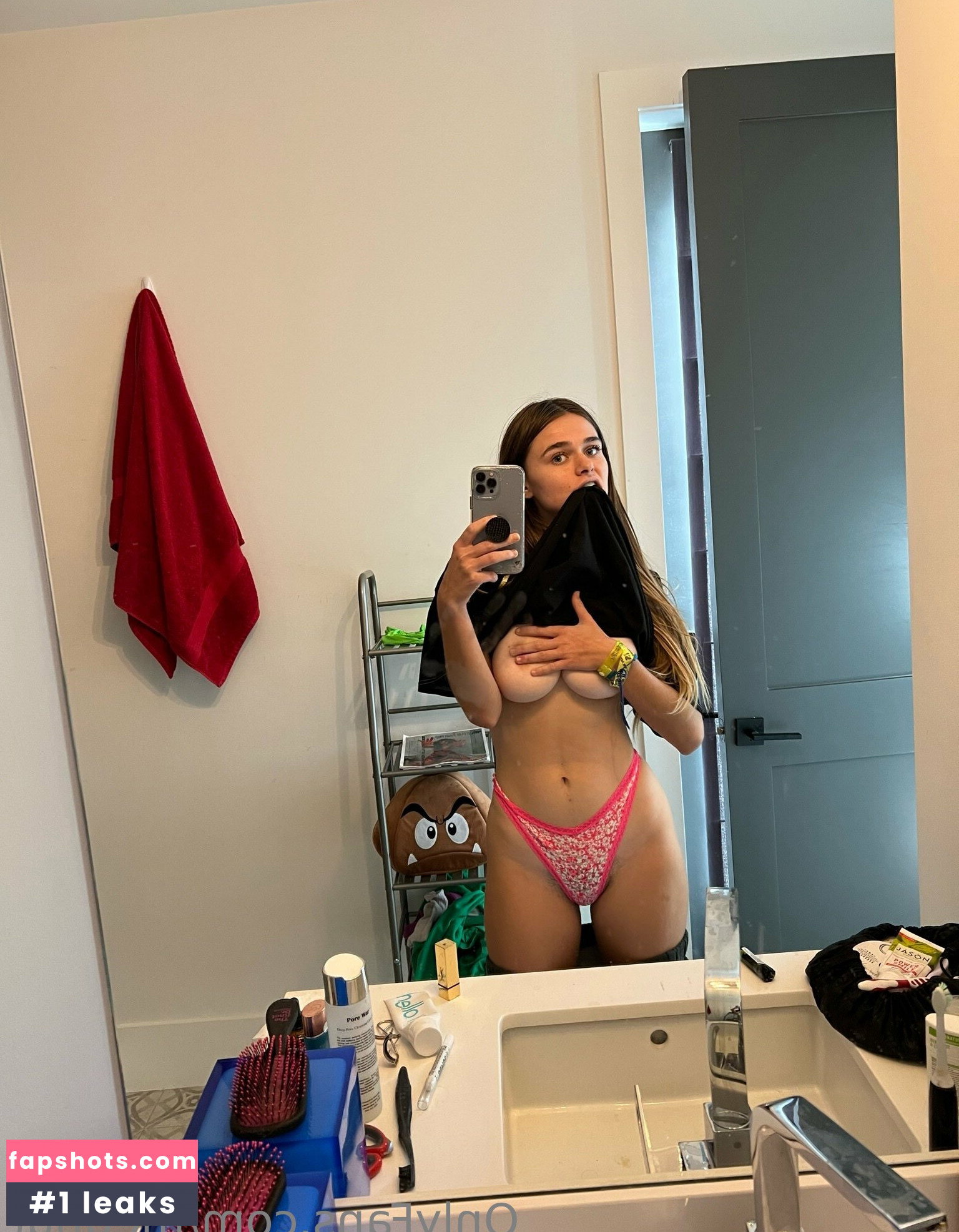 Megan Nutt gallery photo #3233