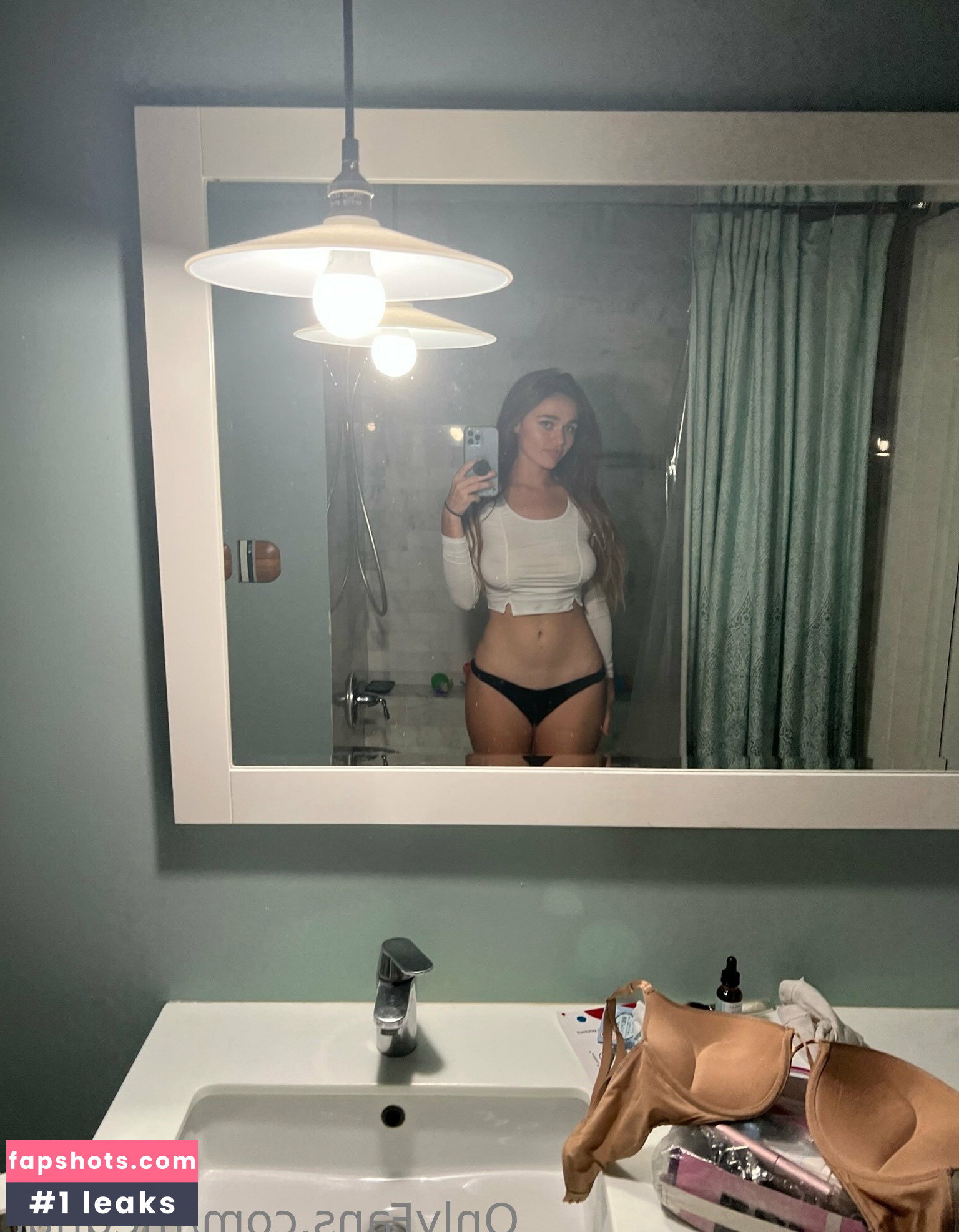 Megan Nutt gallery photo #2923