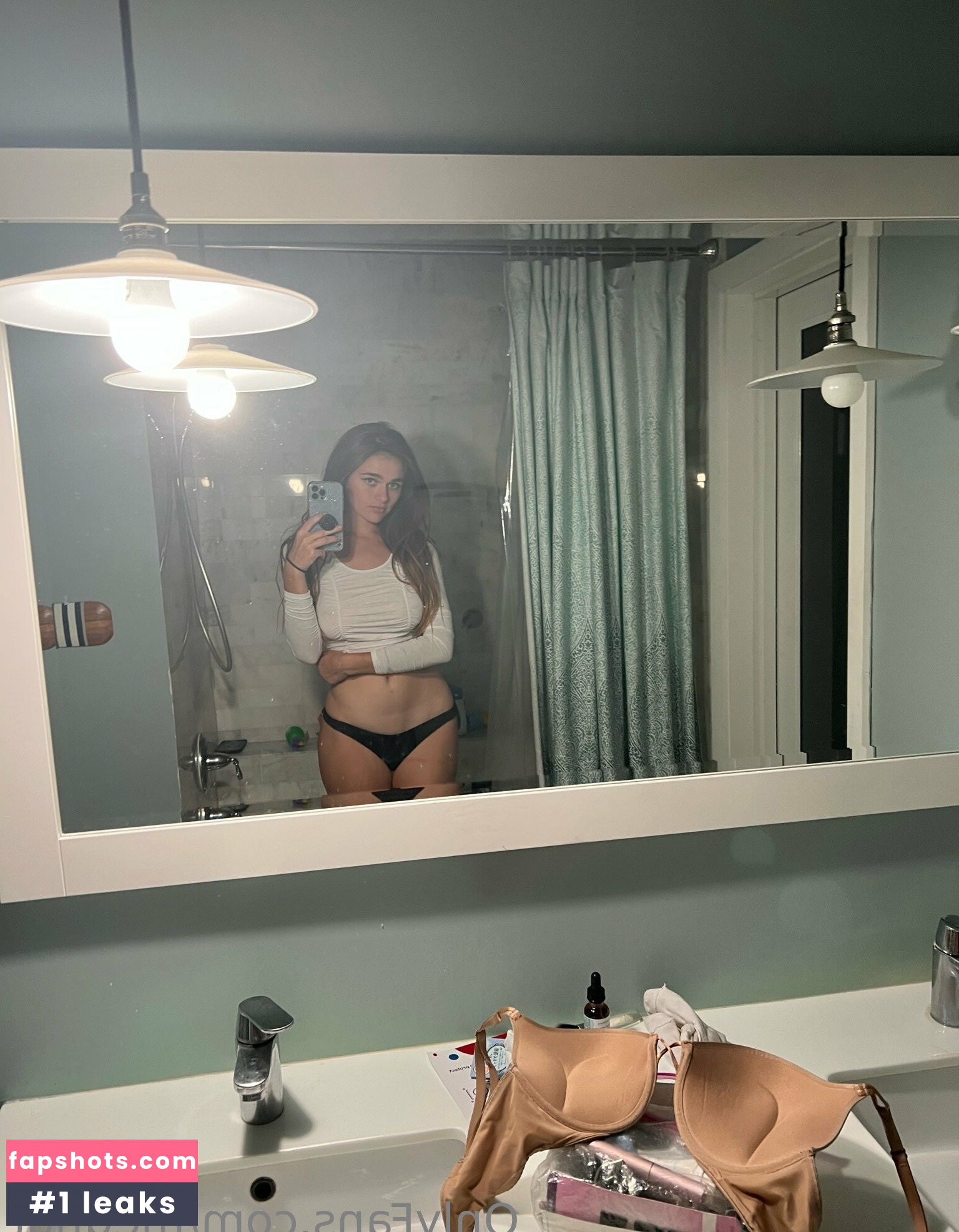 Megan Nutt gallery photo #3259