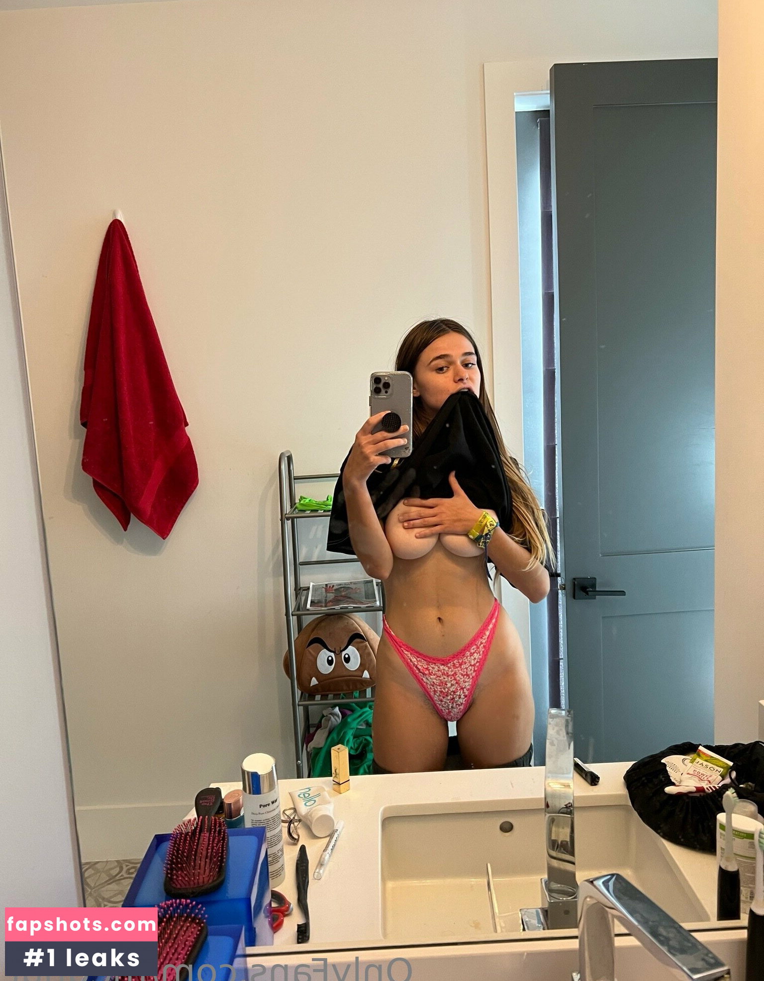 Megan Nutt gallery photo #3639
