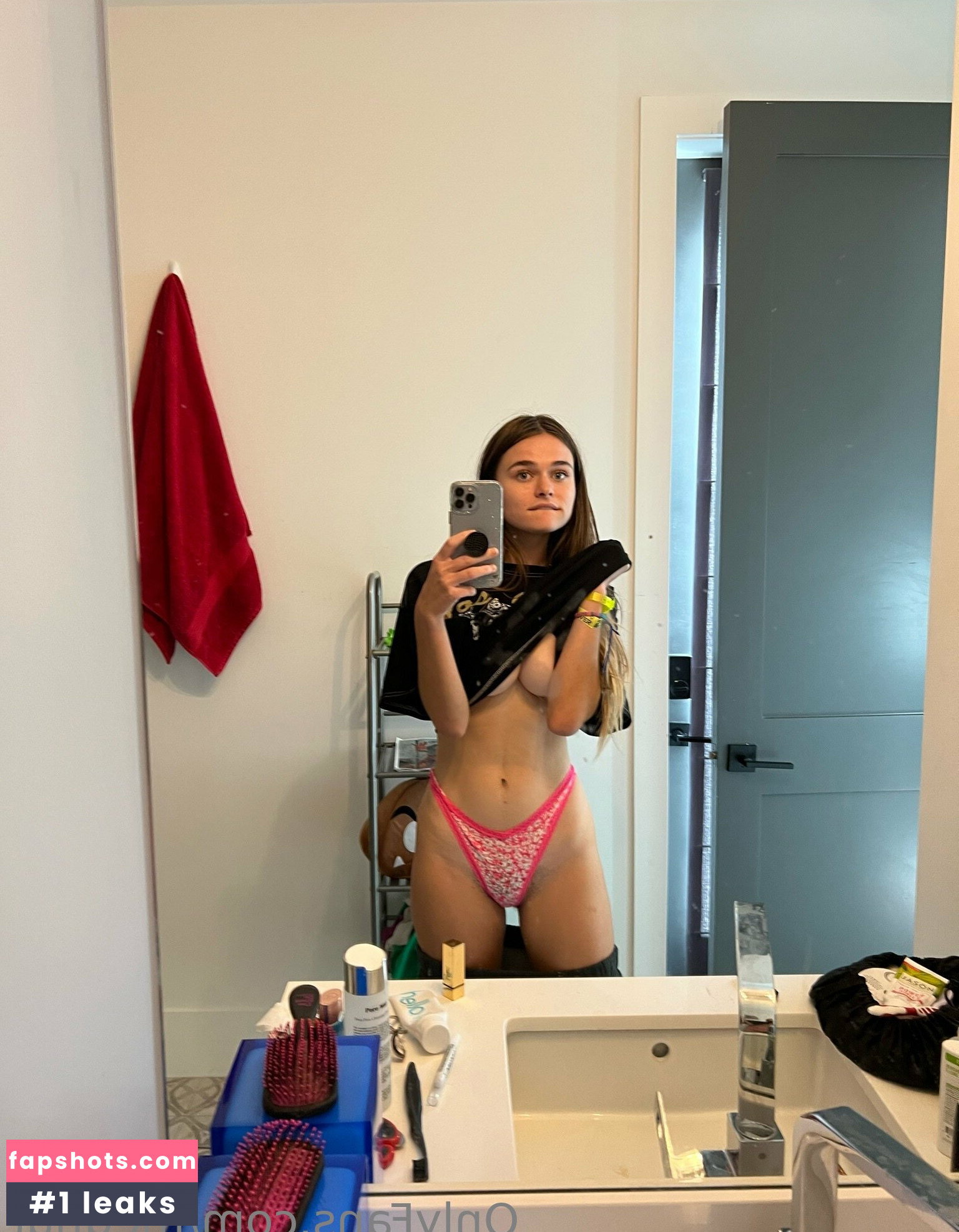 Megan Nutt gallery photo #3024