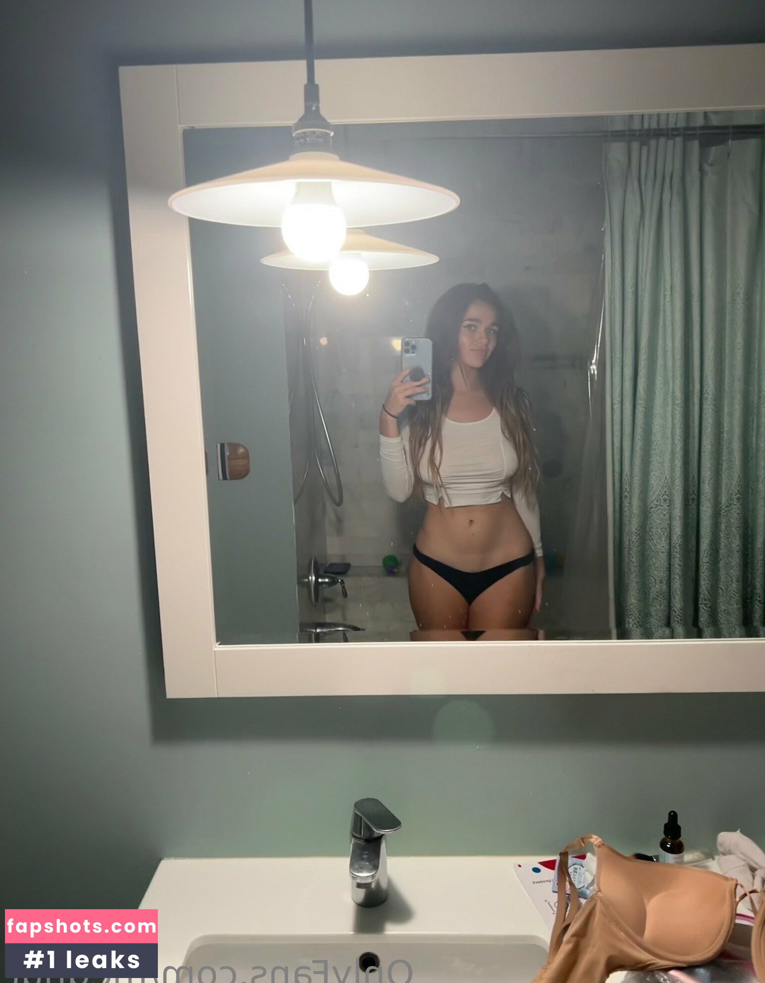 Megan Nutt gallery photo #3037