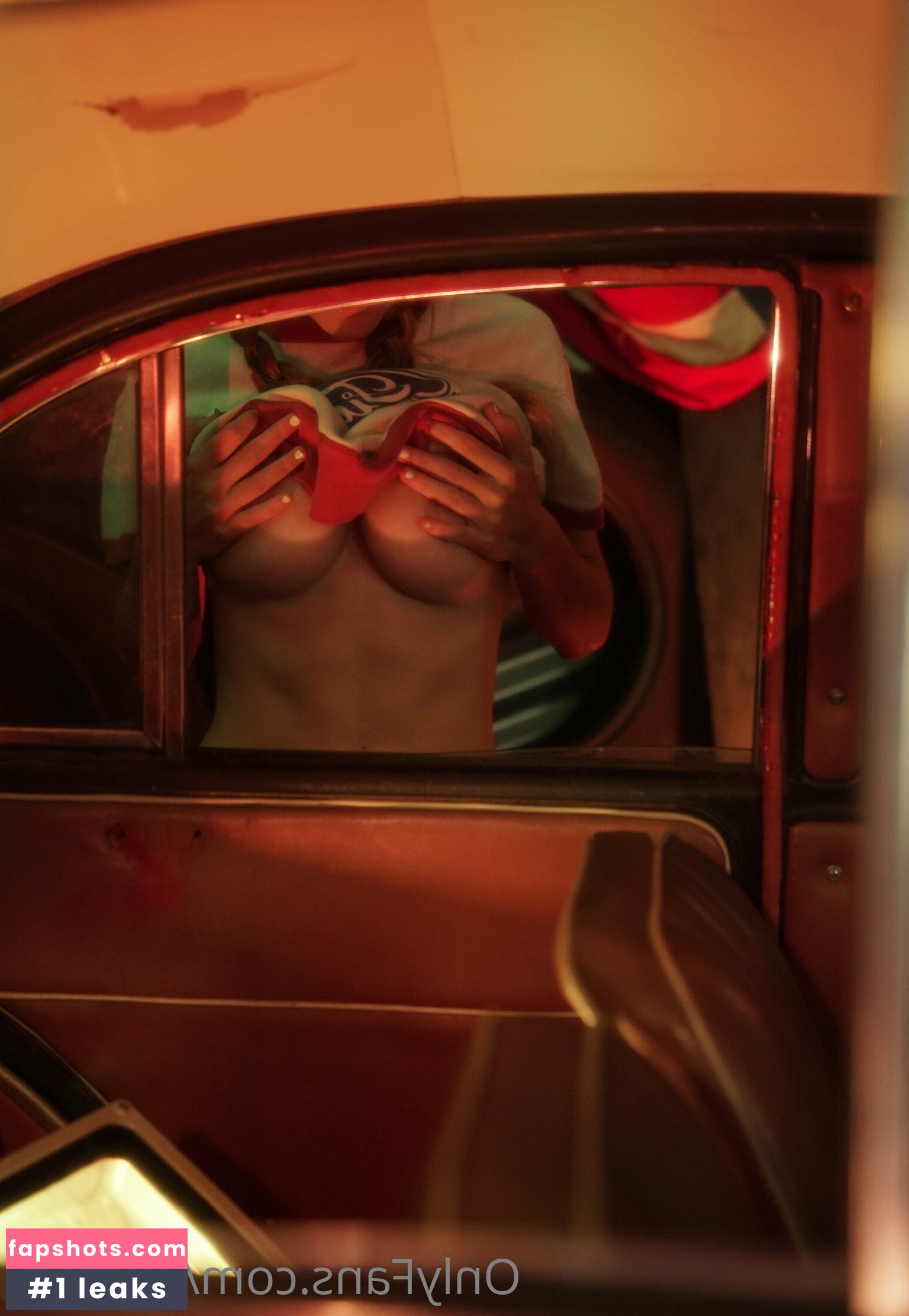 Megan Nutt gallery photo #2914