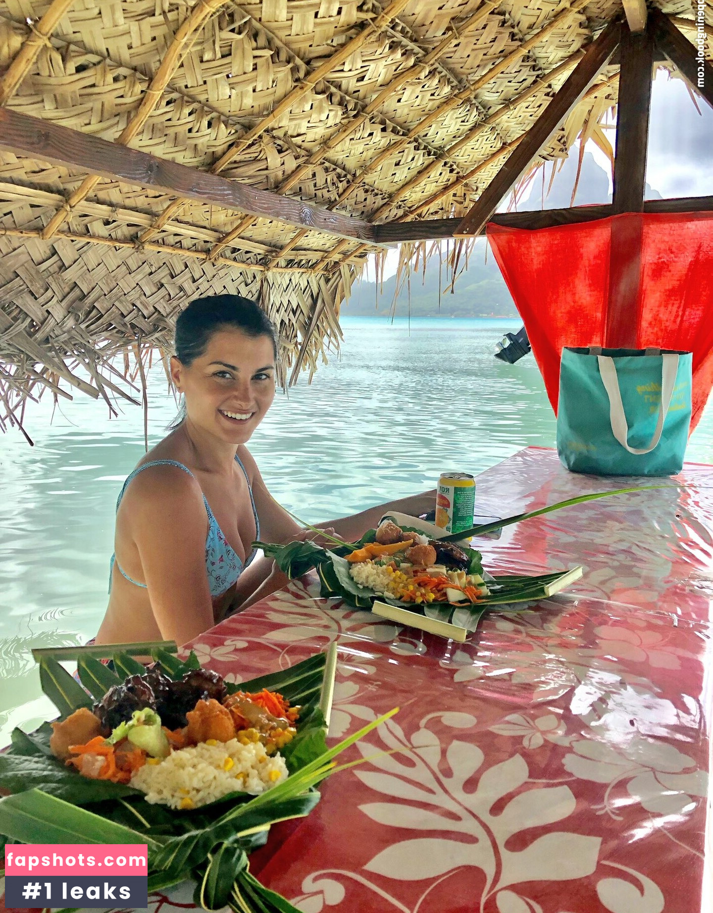 Megan Olivi gallery photo #11